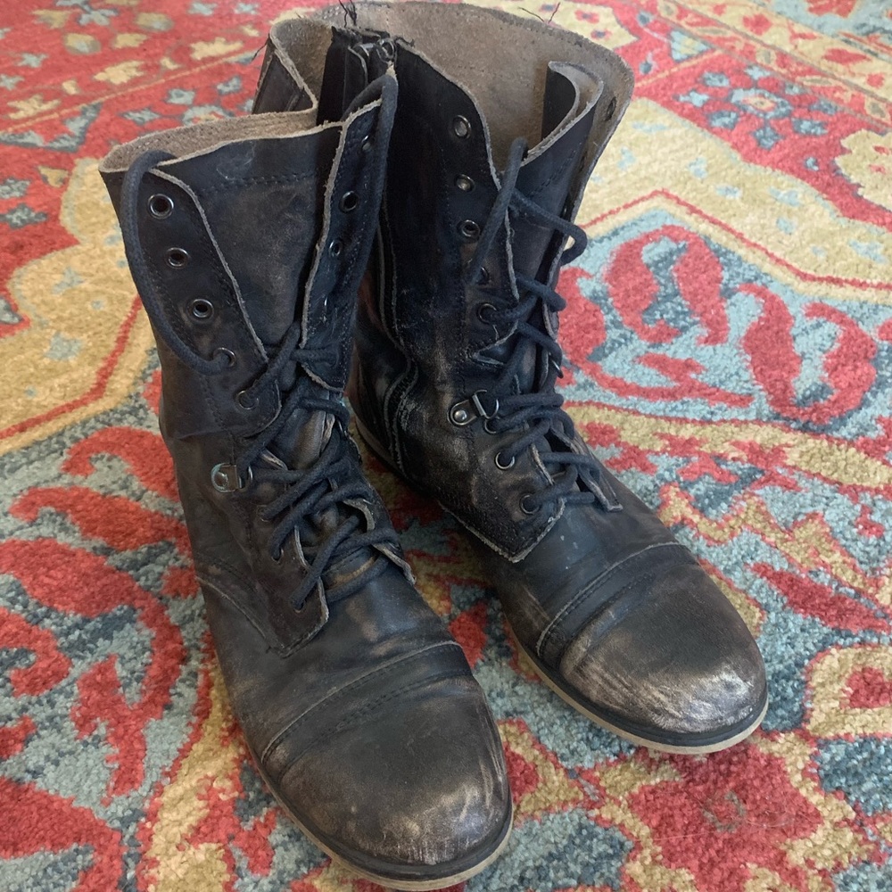 Combat boots
